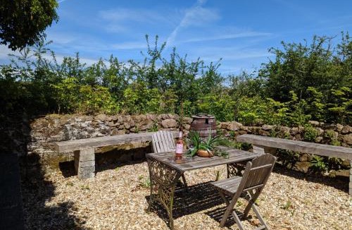 Mabe House | Private Double Room and Ensuite in Historic Cornish Cottage
