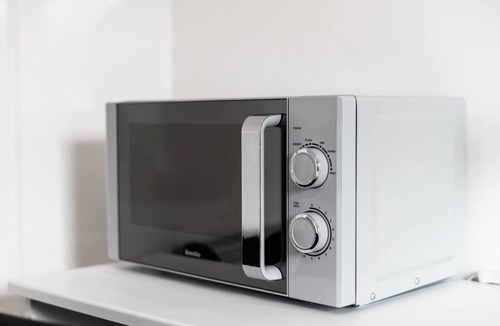 St. Thomas Apartment | Private En-Suite TV Fridge Microwave