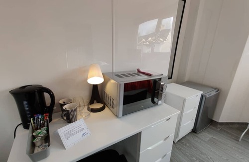 St. Thomas Apartment | Private En-Suite TV Fridge Microwave