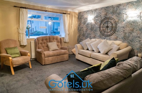 Huntly Apartment | ⭐ Private Room Flora⭐ 3 Guests, Roof Terrace, Free Wifi ❤️