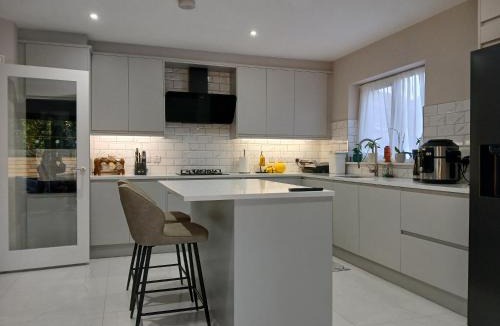 Lisburn House | Private room in shared house at Casa de Charlie