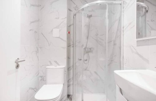 Borehamwood Apartment | Private Studio+ Free Parking New