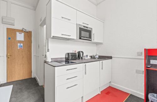 Dudley Apartment | Private Studio in Dudley,Kitchen&Bathroom,Sleeps 1