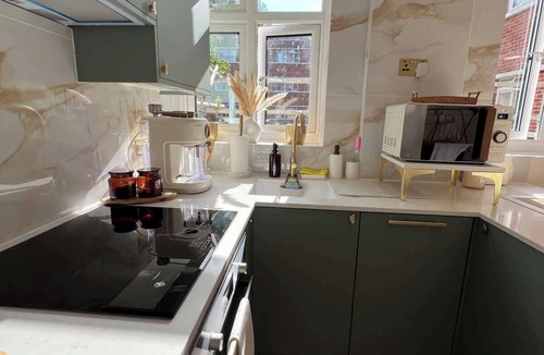 Putney Apartment | Putney: Chic Flat, River & Tube