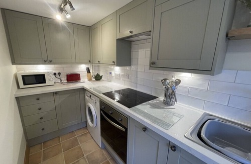 Cambridge Cottage | Quaint Farm Cottage in charming peaceful village
