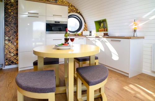 Tal-gareg Cabin | Queen- Next Level Glamping in West Wales