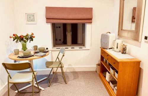 Goring Hotel | Quiet and Cosy Retreat with Parking