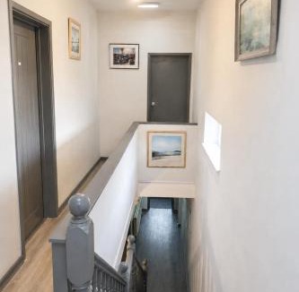 Wolverhampton House | Quiet Double Room with TV, Workspace & Fast Wi-Fi