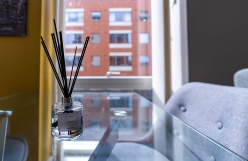 Saint Paul's Apartment | Quiet garden view flat by Portland Square