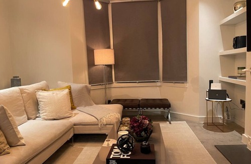 Southwark House | Quintessential Town House Close to Central London