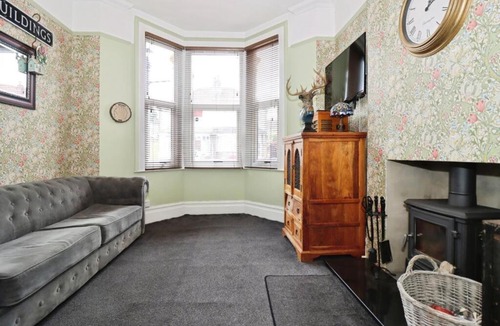 Staple Hill House | Quirky large Victorian house with private parking
