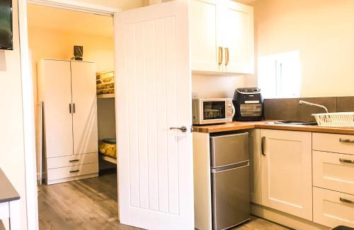 Blakeney Apartment | Rabbits Warren, 2 Single Bed Holiday Let in The Forest of Dean