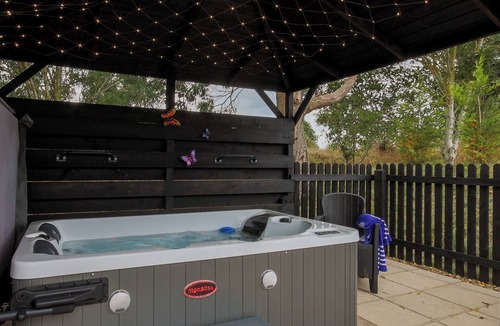 Ely House | Railway train carriage beautifully converted for an unusual stay in Countryside