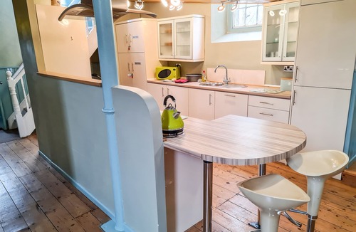 Cinderford Cottage | RAINFOREST CHAPEL, family friendly, with a garden in Ruspidge