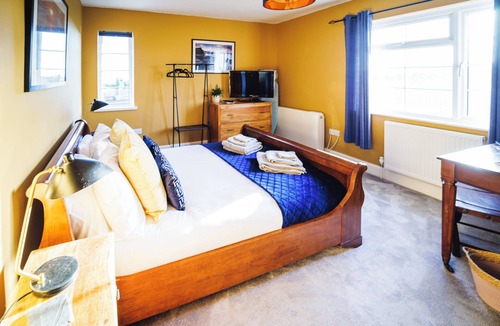 Torpoint House | Rame View - Double Bedroom with En-suite