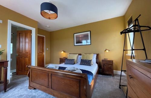 Torpoint House | Rame View - Double Bedroom with En-suite