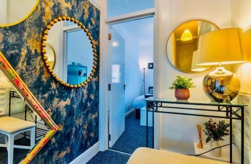 Rayleigh Apartment | Rayleigh Retreat-Spacious Family 3 Bed Apartment