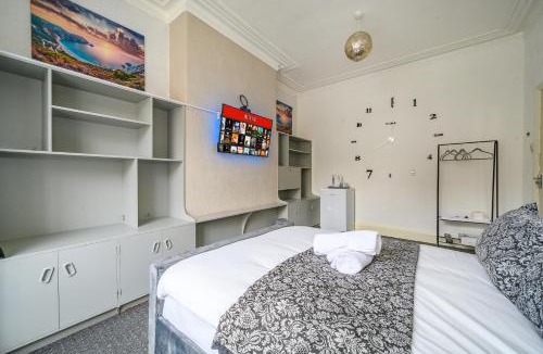 Beeston House | RE15CF - Comfortable Shared Bedroom in Beeston