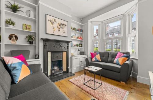 Reading City Centre House | Reading Modern Home by the Thames