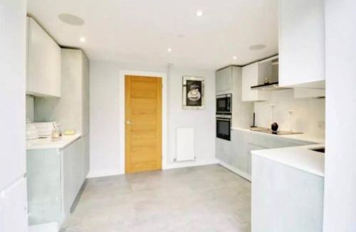 Hatfield House | Recently renovated,modern house. train station
