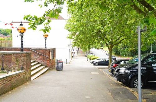 London Borough of Bromley House | *REDUCED* *REFURBISHED* Studio (1) 25 mins to London Bridge