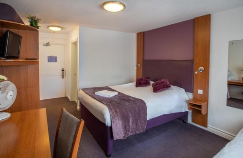 Shirley Hotel | Redwings Lodge Solihull