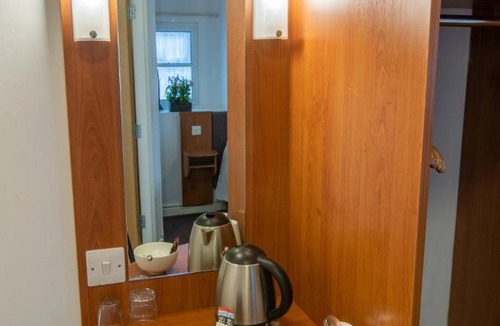 Shirley Hotel | Redwings Lodge Solihull