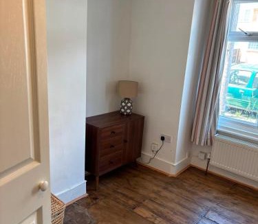 London Borough of Hounslow Apartment | Reem properties