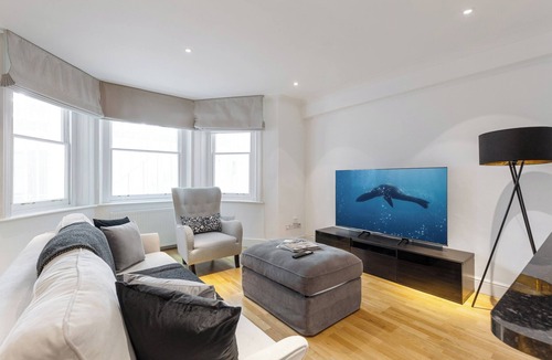 Knightsbridge Apartment | Refined 2-BD Hidden Gem Near Hyde Park