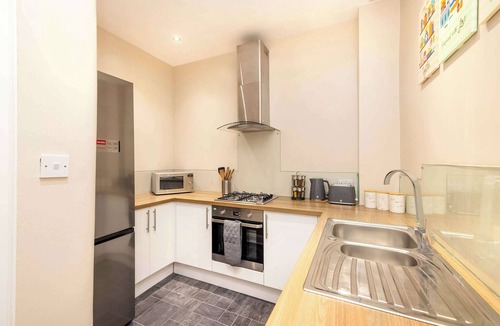 Merchiston Apartment | Refined 2-Bed Flat with Classic Edinburgh Charm