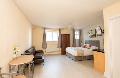 London Borough of Bromley Apartment | *REFURBISHED* Studio (1) 25 mins to London Bridge