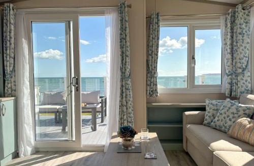 Holworth Resort | Regal Beachside pitch 22 Creek Caravan Park, dog friendly