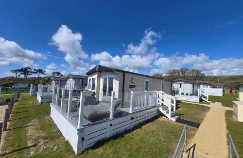 Holworth Resort | Regal Beachside pitch 22 Creek Caravan Park, dog friendly