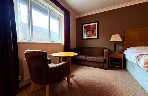 Blaby Hotel | Relaxing Executive Double Room with Sofa in Blaby