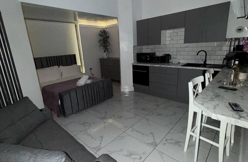 South Shore House | Remarkable 8-Bed House in Blackpool