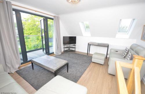 Wroxham House | Rendezvous - stunning corner plot on the main river in Wroxham