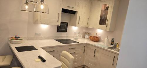 Crawley Villa | RentUnique Luxurious 1 Bd Bungalow