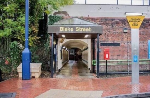 Sutton Coldfield Apartment | Retro, modern 1 Bed Apartment Sleeps 2 -Free Parking -WiFi & Tv