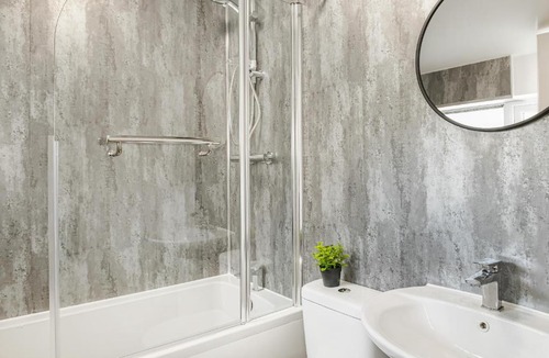 Nottingham House | Revolution House | Spacious Stay for Teams