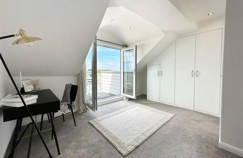 Littlehampton Apartment | River Breeze 3-Bed Balcony Apartment