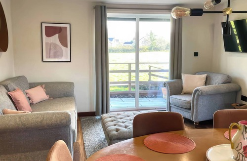Llanrwst Cottage | RIVER VIEW COTTAGE, pet friendly, with hot tub in Llanrwst