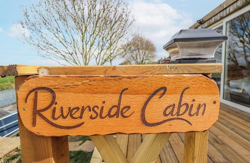 Peterborough Cottage | Riverside Cabin