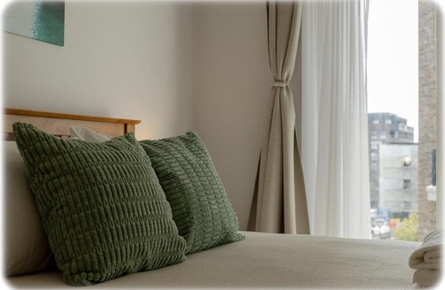 Sands End Apartment | Riverside Manhattan Studio Sleeps 3 Balcony