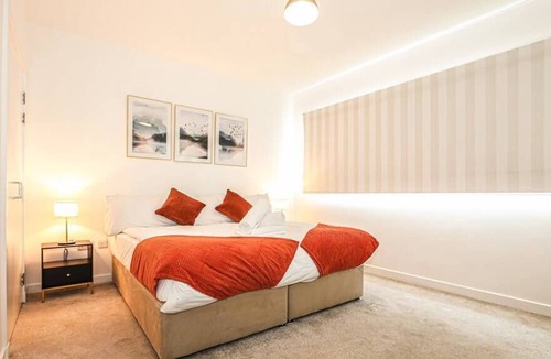 Partick Apartment | Riverside Modern Spacious 2 Bedroom Flat