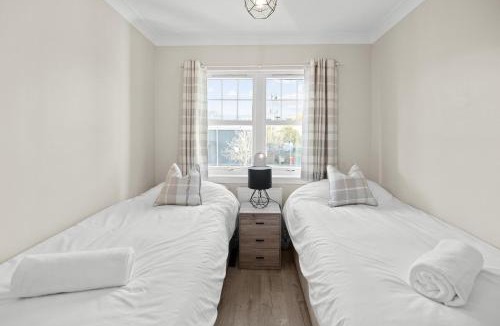 Tillicoultry Apartment | Riverside Rest 2 - Central 2 Bedroom, 2 Bath Apartment - Free Parking Onsite