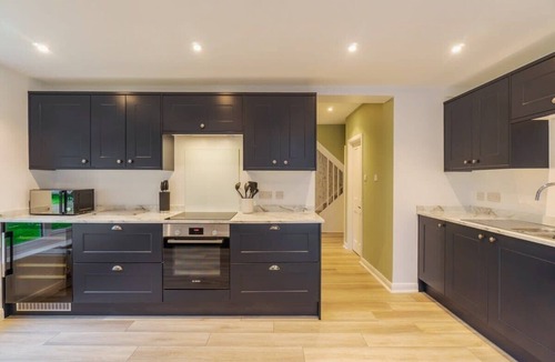 Windsor House | Riverside Retreat| Sauna & Pool - By Tempstay