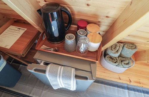 Woodbridge Cottage | Robin