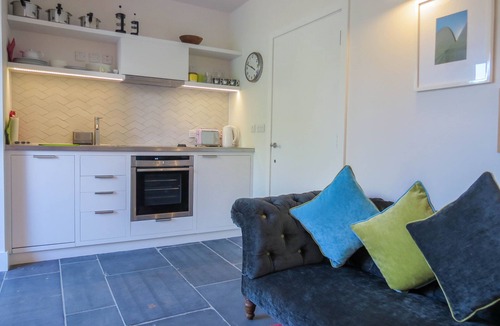 Aldeburgh Apartment | Robin's Egg - sleeps 2 guests in 1 bedroom