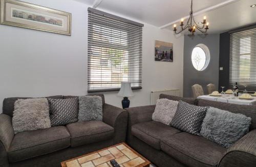 Denholme House | Rock Hollow