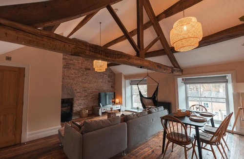 High Peak Apartment | Roger Suite
